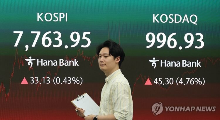 (2nd LD) Seoul shares close higher as AI woes ease amid Middle East uncertainties