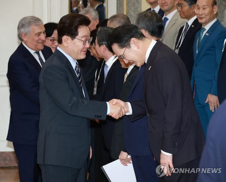 (LEAD) President, Samsung Electronics chief discuss chip cluster investment in southern region