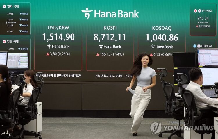 (2nd LD) Seoul stocks up for 4th day to finish above 8,700 on U.S.-Iran deal optimism