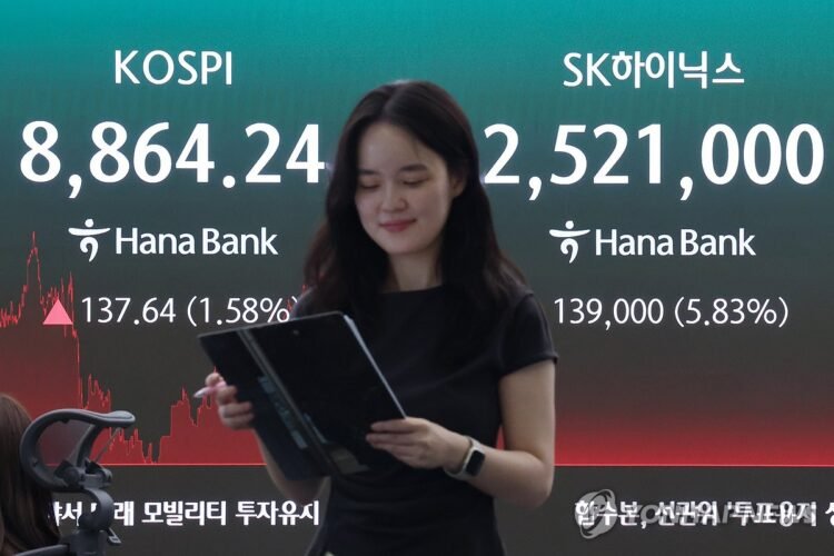 (2nd LD) Seoul stocks land at new high on chip rally