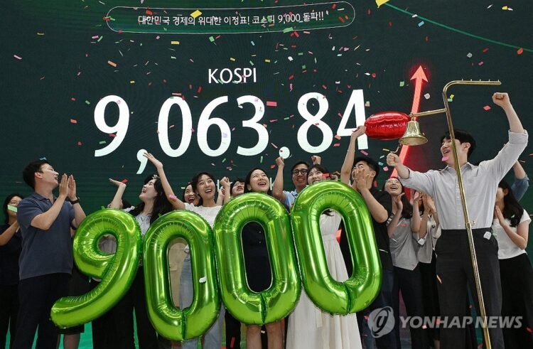 Seoul stocks open at fresh record high on continued chip rally