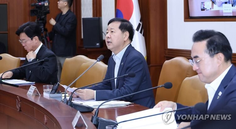 U.S.-Iran MOU poses new opportunities, challenges for S. Korea: finance minister