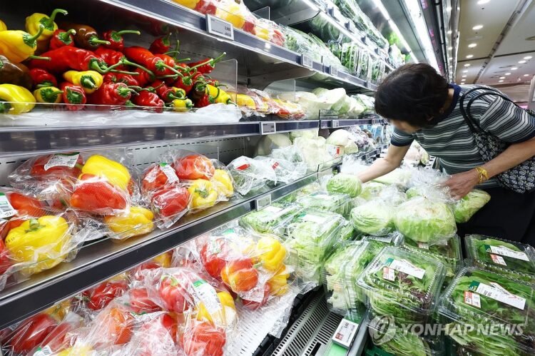 Consumer sentiment rises for 2nd month in June on strong exports, stock rally