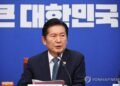(LEAD) Ruling party chief resigns, expected to seek reelection for another term
