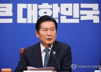 (LEAD) Ruling party chief resigns, expected to seek reelection for another term