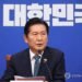 (LEAD) Ruling party chief resigns, expected to seek reelection for another term