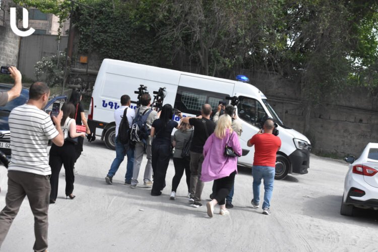 Aram Vardevanyan once again alerted the court about escorting Samvel Karapetyan to the court session hall in a car with a police barricade.