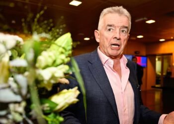 Michael O’Leary agrees to extend Ryanair contract into his 70s with potential €153m pay-day – The Irish Times