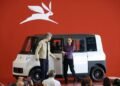 Sheinbaum tests the “Olinia” vehicle at the Santa Lucía Military Base