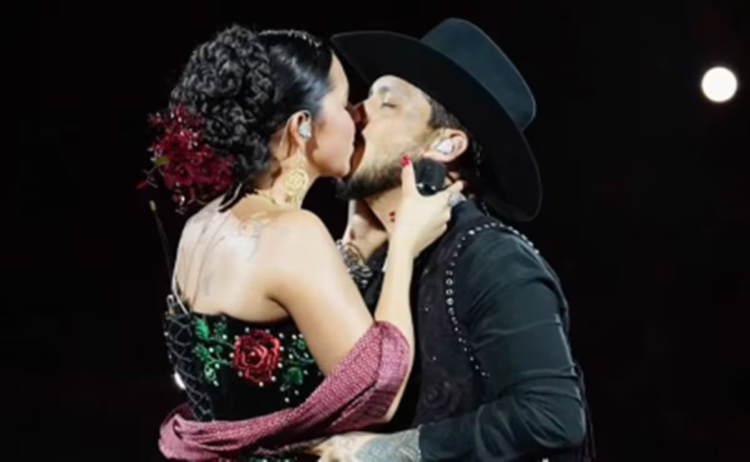 The photos of Ángela Aguilar with Christian Nodal in La México