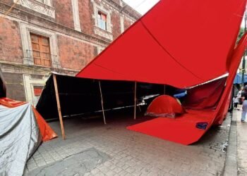 …They install tarps and pretend to protest in the Center