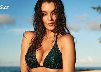 It’s getting pretty hot here, so take off your clothes, says Kubelková in her swimsuit