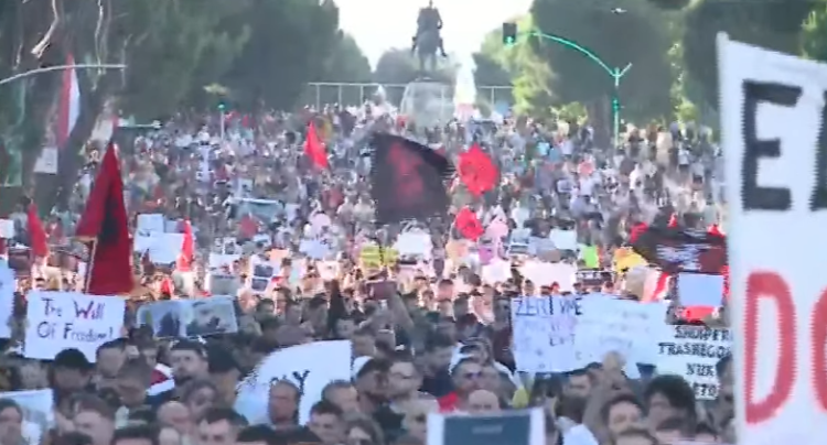 “At first they told us that we are Greeks, now they took us out as Iranians!”- The sixth protest in Tirana, the citizen: Prime Minister, we have only one request, resign!