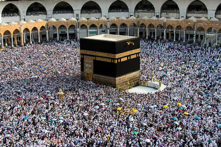 Saudi Arabia suspends 21 Umrah companies over violations, poor performance