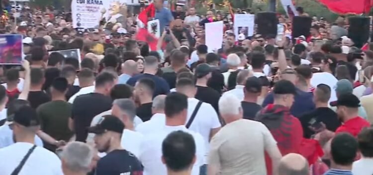 “We will destroy him with his entire criminal gang!” – Protester: Not only prison for Rama and Berisha, but also confiscation of property! They took our sweat