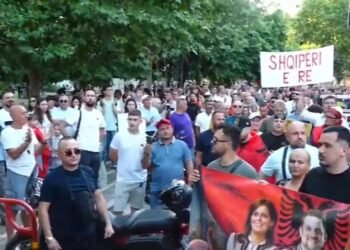 “Give up the mandates!”- The 19th protest for Rama’s resignation, citizens gather in front of the Parliament: Down with the government!