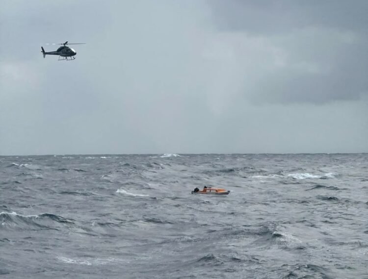 Five rescued at sea – overdue boat located
