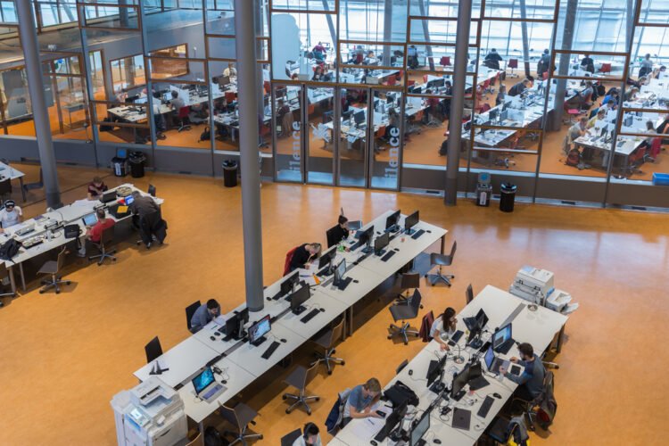 Dutch state loses €170m in debt from ex-students living abroad