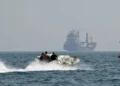 The difference in the impact of closing the Strait of Hormuz and Bab al-Mandab on global trade