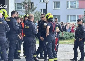Maneuvers and evacuation at the labor office in Prague 4. The police are investigating the bomb report