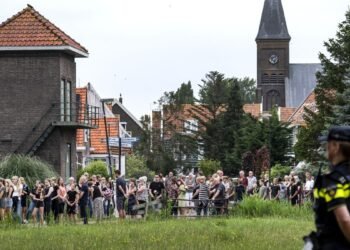 Musk amplifies far-right post on Marken teen’s death
