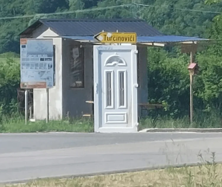 Someone placed a house door next to the road in Herzegovina: “Without a passport there is no more passage…”