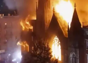 In New York, a fire broke out in a church with the status of a historical monument, the bell tower collapsed