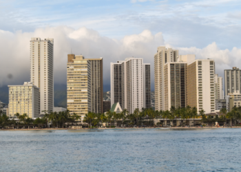 In Honolulu the sun sets in striking gold