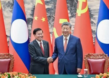 President Xi Holds Talks with President Thongloun in Beijing