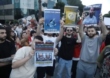 VIDEO+PHOTO/ The 9th protest for the resignation of the Prime Minister, the spicy banners from thousands of citizens in the square: Lali, lali o legen, wait for Rama, he is coming!