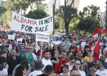 VIDEO/ “Edi Rama remembers that we eat grass” – The revolted citizen: They removed Dritëro Agolli and Gramo Pashko and we ended up in Zegjine Çaushi! Let’s not leave this place