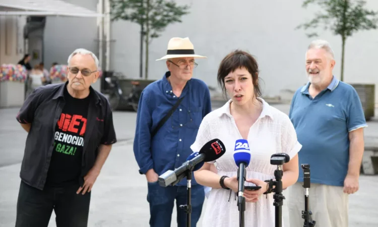 Collecting signatures for the referendum “against the political police”