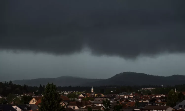 Storms covered Slovenia, the most problems for now in Gorenjsko
