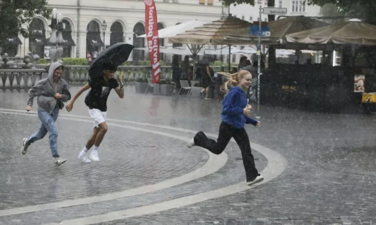 The summer atmosphere will be interrupted by showers and storms, and the temperature will drop by 15 degrees