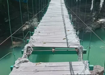 A married couple fell from a suspension bridge into the deep, the accident was fatal for them