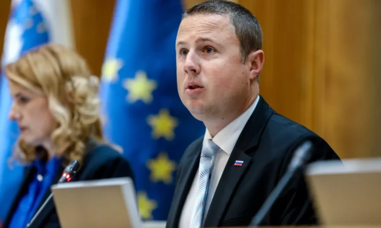 Mahnič insists that he did not release classified information