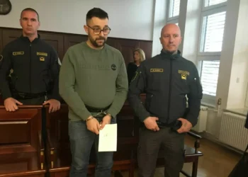 Who’s lying? The prosecutor is convinced that both deserve the maximum sentence