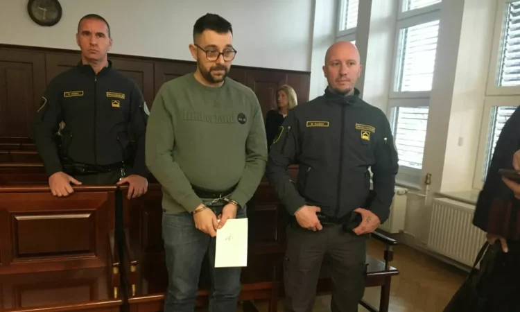 Who’s lying? The prosecutor is convinced that both deserve the maximum sentence