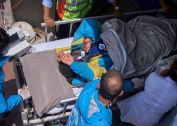 Sherpa presumed dead found alive after crawling down Mount Everest