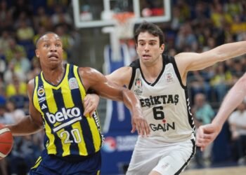 Fenerbahçe took the lead over Beşiktaş and the series was equalized