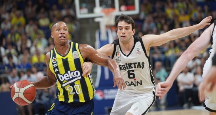 Fenerbahçe took the lead over Beşiktaş and the series was equalized