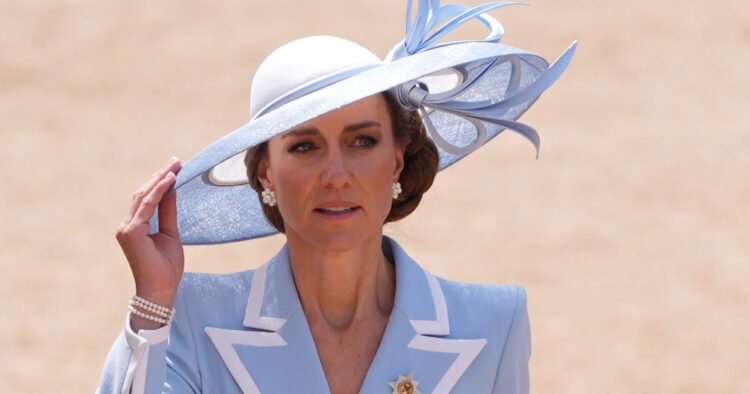 Kate Middleton in a delicate heavenly outfit attended the parade in honor of the king in London – photo, video