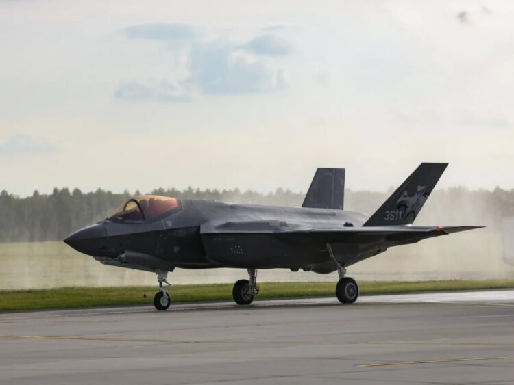 Switzerland makes CHF500m advance payment for US F‑35 jets