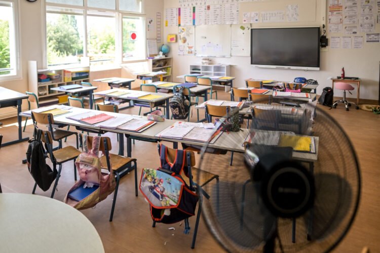 Heatwave in schools: Minister defends local decisions as union demands urgent infrastructure investment