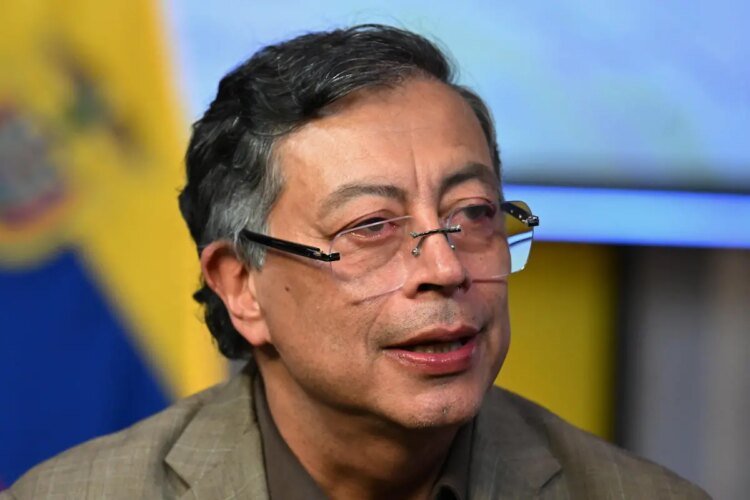 Petro considers Roberto Sánchez the winner while Peru has not yet defined the presidency