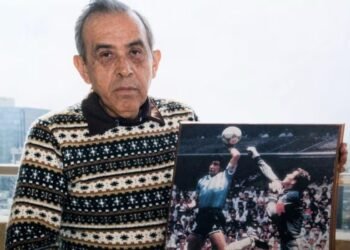 “The Hand of God”: the dog groomer who took an iconic photo and revealed the truth of an unforgettable goal