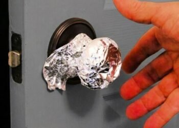 They started wrapping aluminum foil around the door handle: But should it really be done?