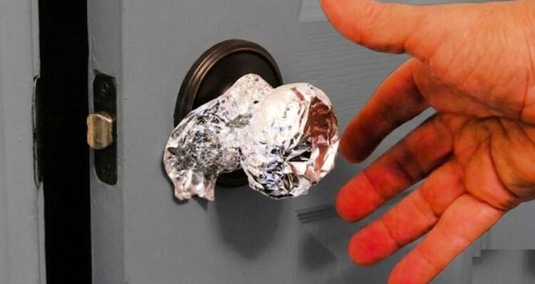 They started wrapping aluminum foil around the door handle: But should it really be done?