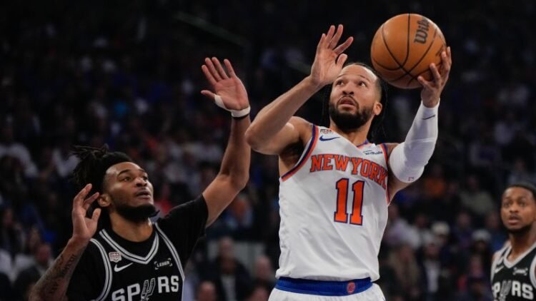 New York Knicks win Game 4 against Spurs, pulling off greatest comeback in NBA Finals history