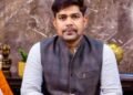 Success Story: One leg affected by polio, he used to sell bangles on the road, today he is an IAS, this story will beat the cinema too.
